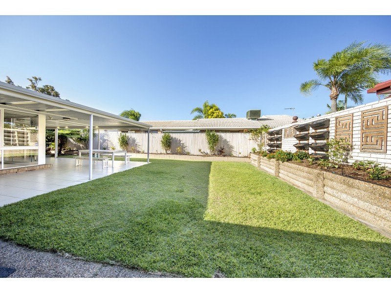 8 Sourris Court, Carina QLD 4152