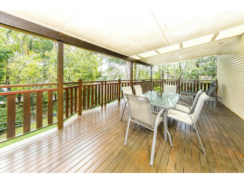 26 David Road, Holland Park QLD 4121