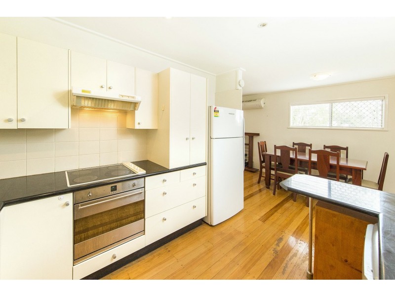 26 David Road, Holland Park QLD 4121