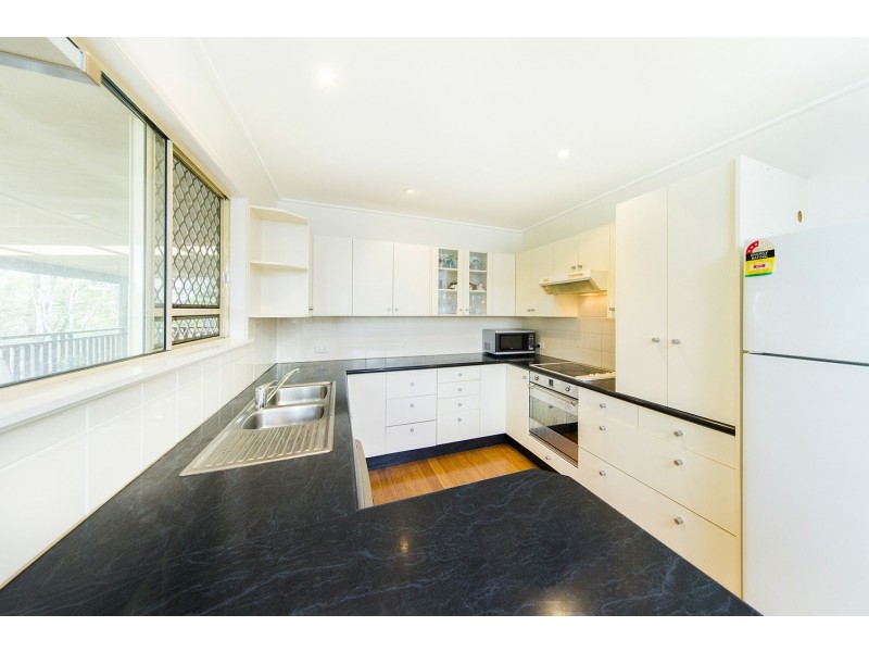 26 David Road, Holland Park QLD 4121