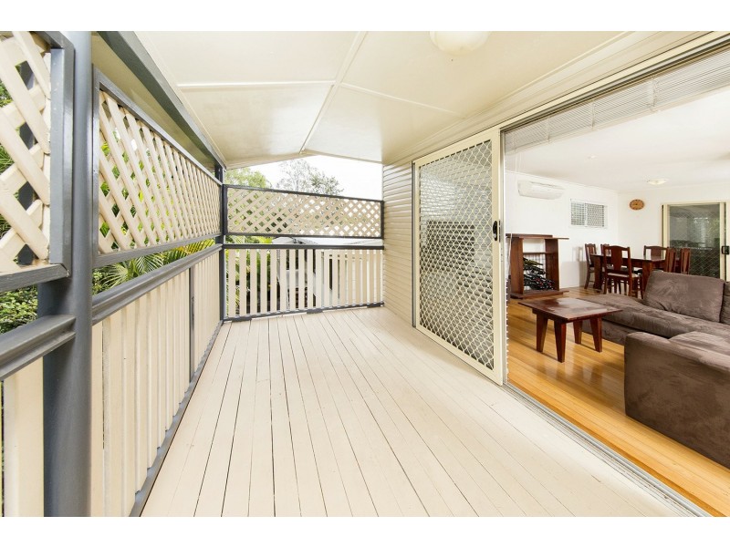 26 David Road, Holland Park QLD 4121