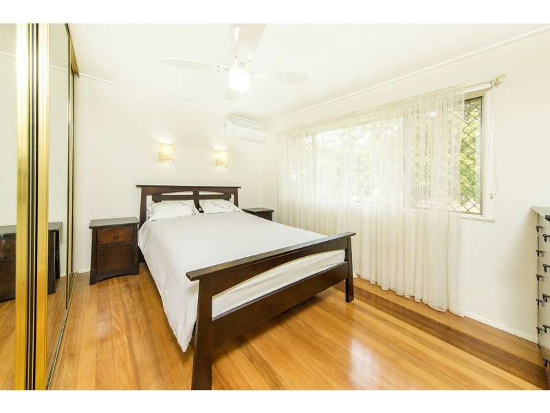 26 David Road, Holland Park QLD 4121