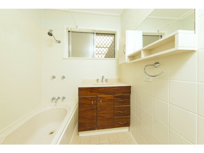 26 David Road, Holland Park QLD 4121