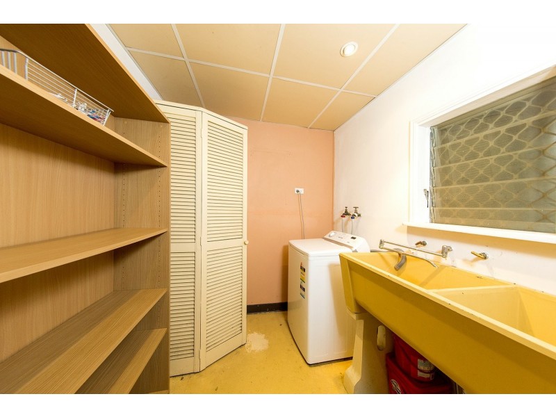 26 David Road, Holland Park QLD 4121