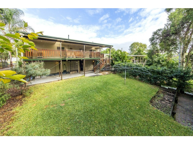 26 David Road, Holland Park QLD 4121