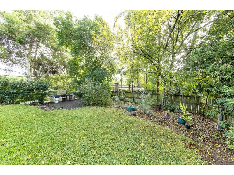 26 David Road, Holland Park QLD 4121