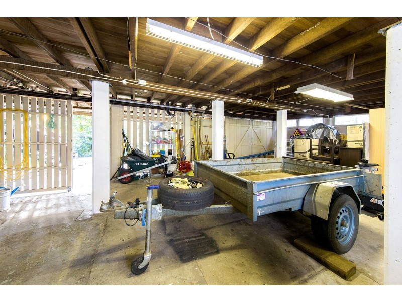 26 David Road, Holland Park QLD 4121