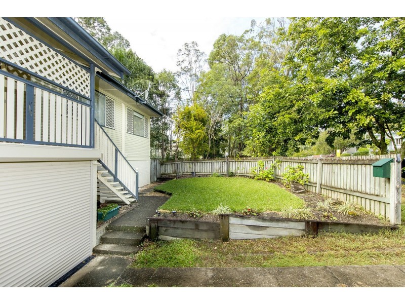 26 David Road, Holland Park QLD 4121