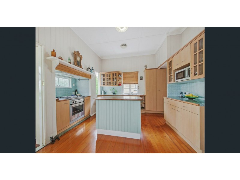 90 Bennetts Road, Camp Hill QLD 4152