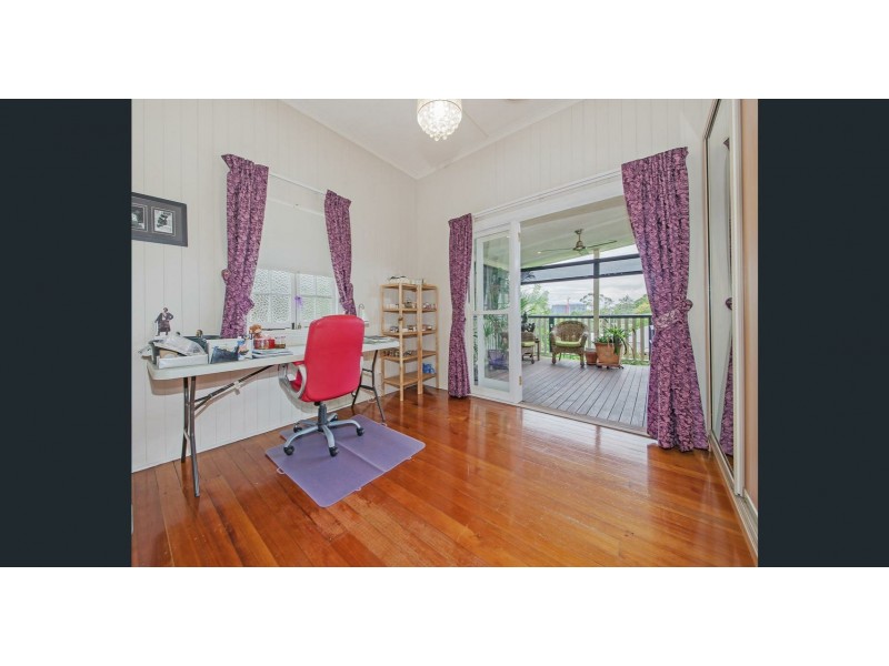 90 Bennetts Road, Camp Hill QLD 4152