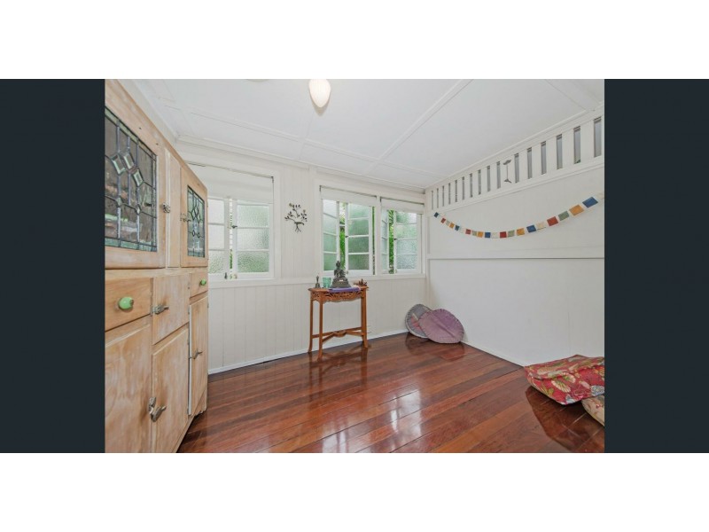 90 Bennetts Road, Camp Hill QLD 4152