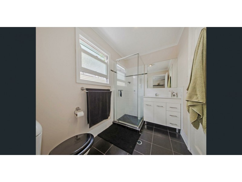 90 Bennetts Road, Camp Hill QLD 4152