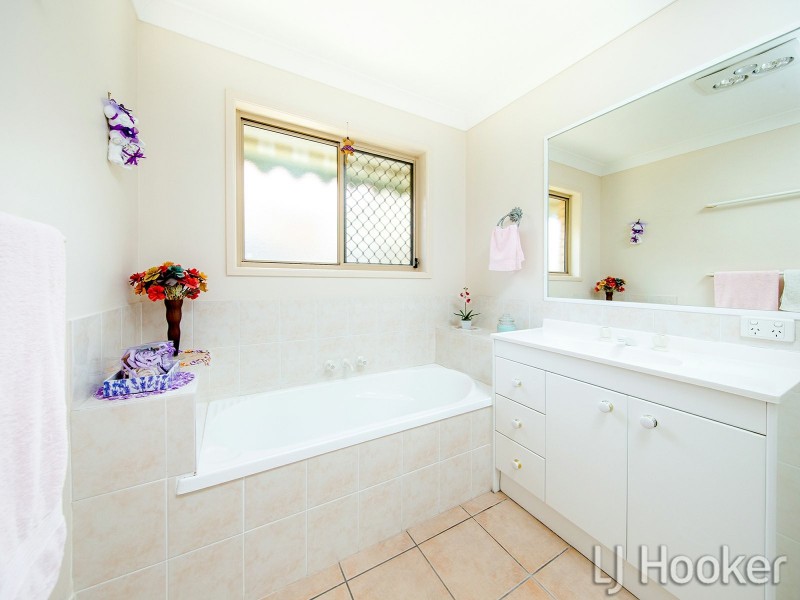 18 Tracey Street, Wynnum West QLD 4178