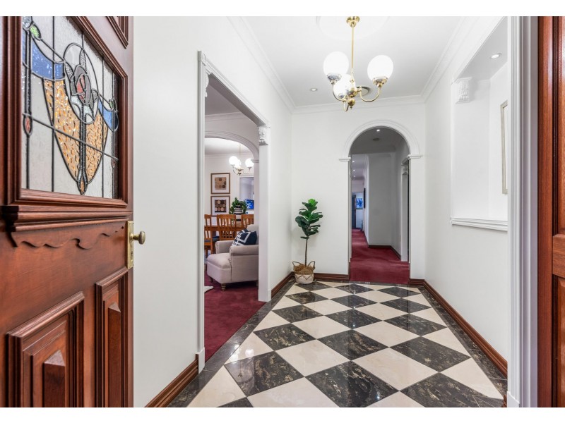 15 Rembrandt Street, Carina QLD 4152