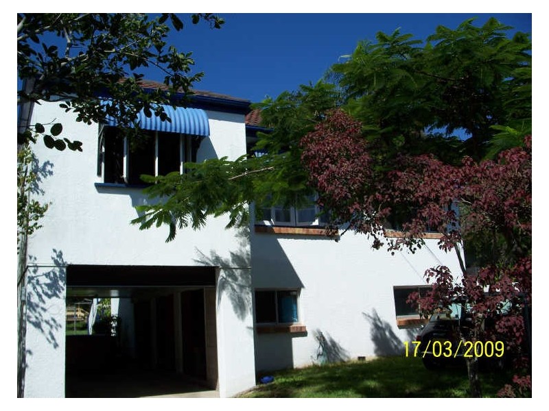 77 Morehead Ave, Norman Park QLD 4170