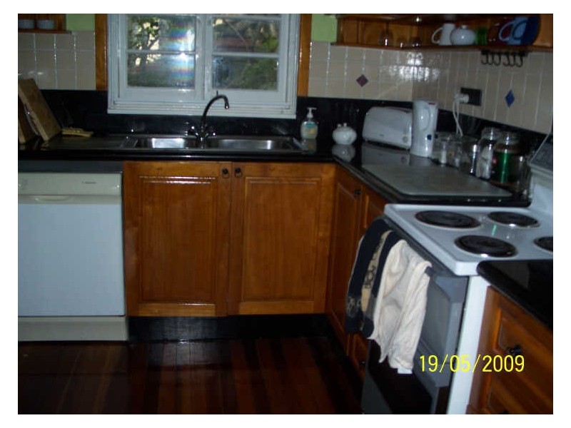 77 Morehead Ave, Norman Park QLD 4170