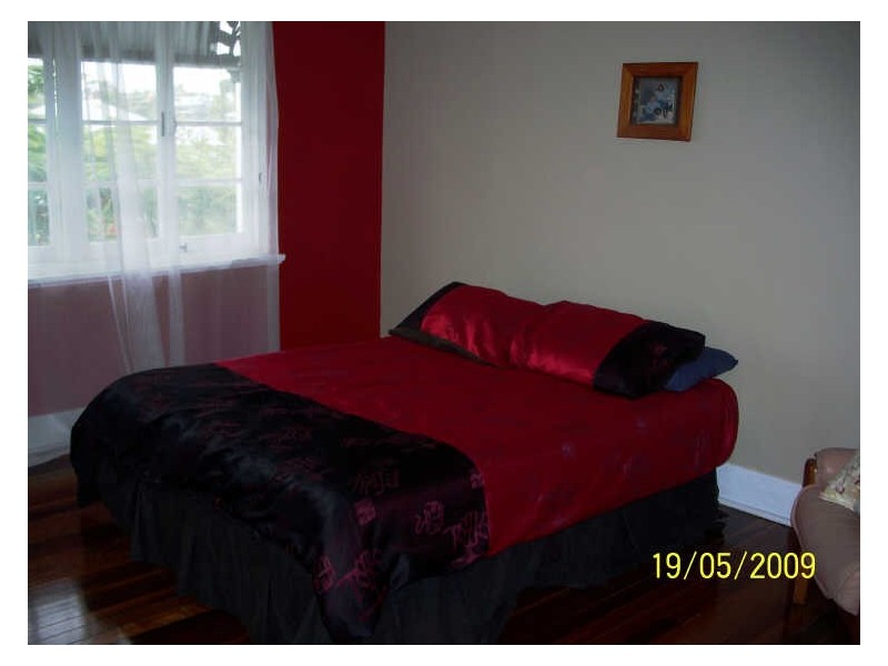 77 Morehead Ave, Norman Park QLD 4170