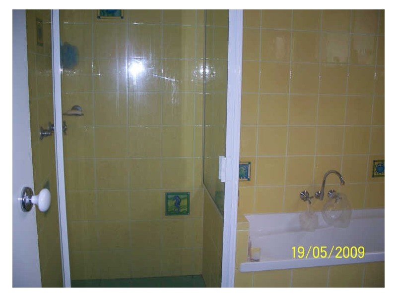 77 Morehead Ave, Norman Park QLD 4170