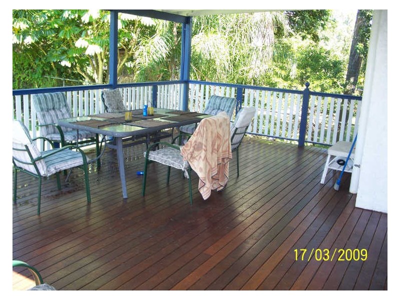 77 Morehead Ave, Norman Park QLD 4170