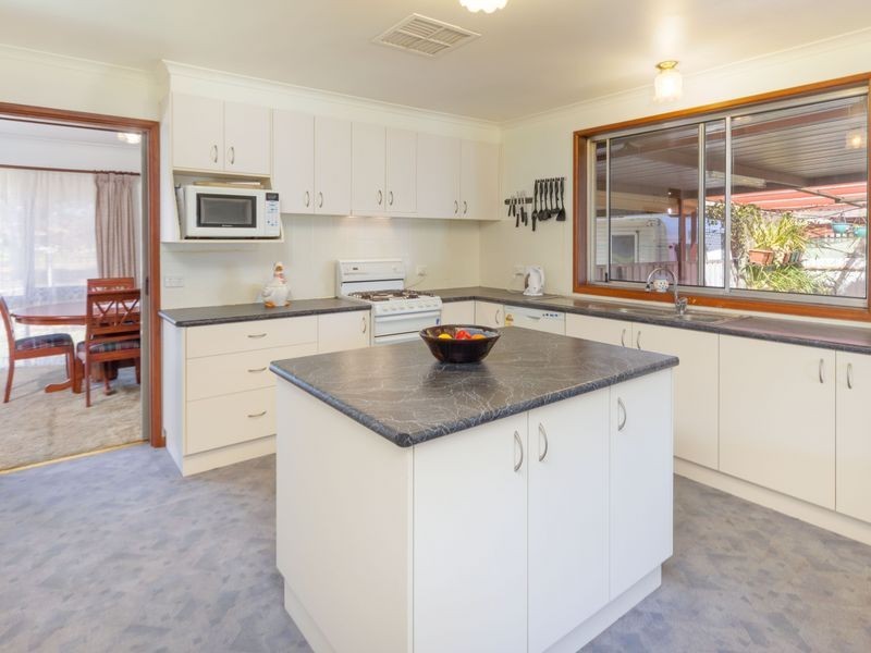 8 Garnet Circuit, Wodonga VIC 3690