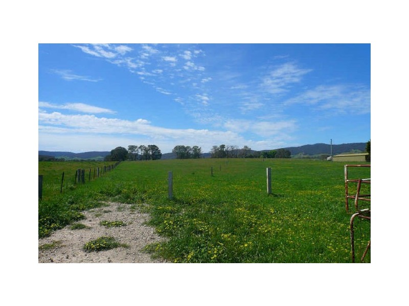 40 Edmonson, Wooragee VIC 3747