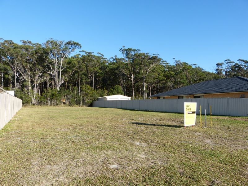 33 Albatross Way, Old Bar NSW 2430