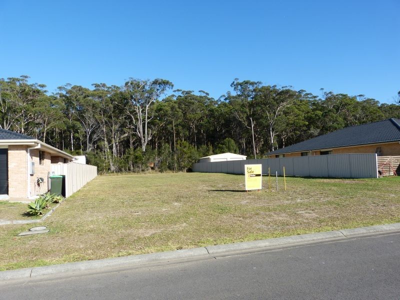 33 Albatross Way, Old Bar NSW 2430