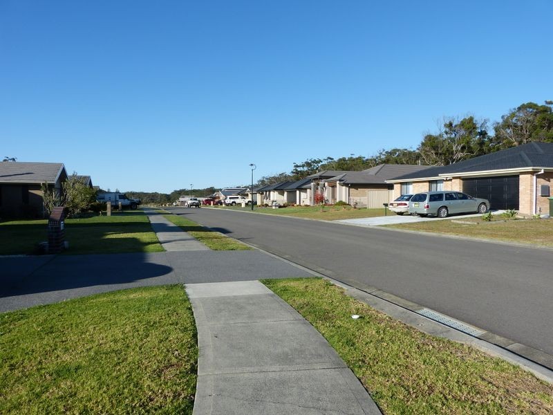 33 Albatross Way, Old Bar NSW 2430