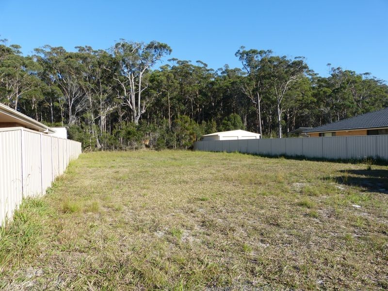 33 Albatross Way, Old Bar NSW 2430