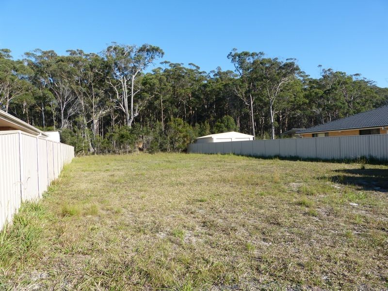 33 Albatross Way, Old Bar NSW 2430