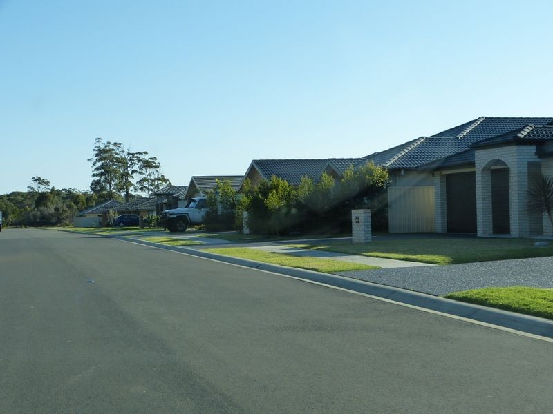 33 Albatross Way, Old Bar NSW 2430