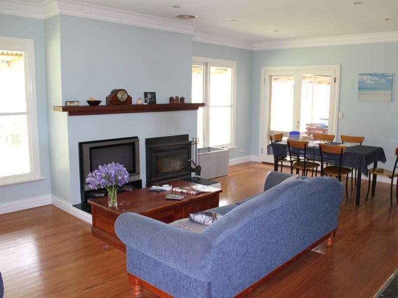 8 Peppermint Close, Old Bar NSW 2430