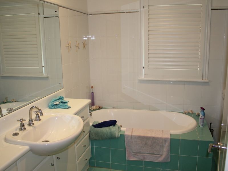 8 Peppermint Close, Old Bar NSW 2430