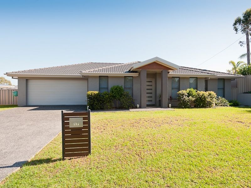 17 Edinburgh Drive, Taree NSW 2430
