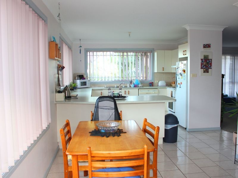 2/8 Talawong Drive, Taree NSW 2430