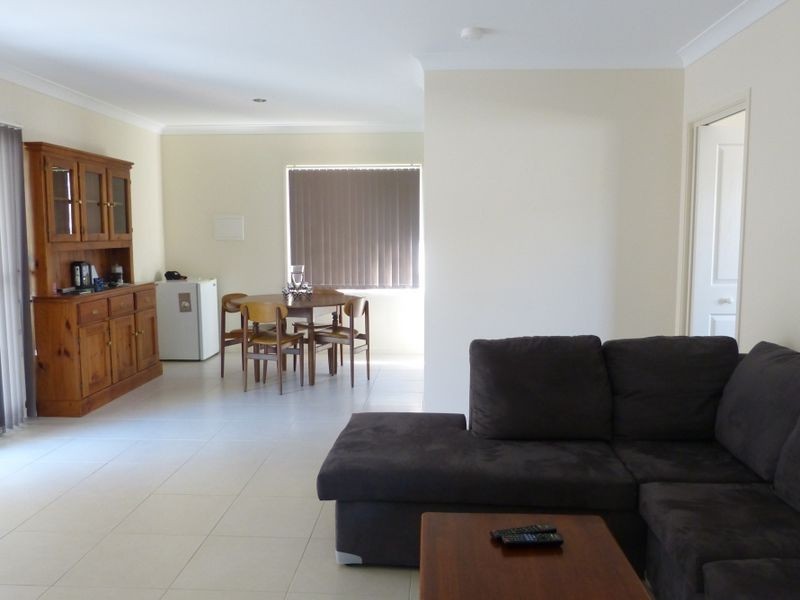 2a Gwenneth Ave, Taree NSW 2430