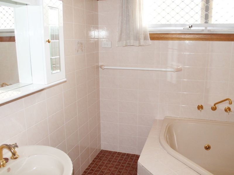 12 Lilac Close, Taree NSW 2430