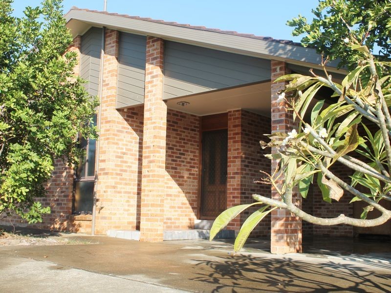 7 Kestrel Avenue, Old Bar NSW 2430