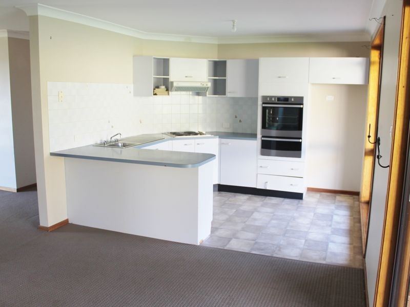 7 Kestrel Avenue, Old Bar NSW 2430