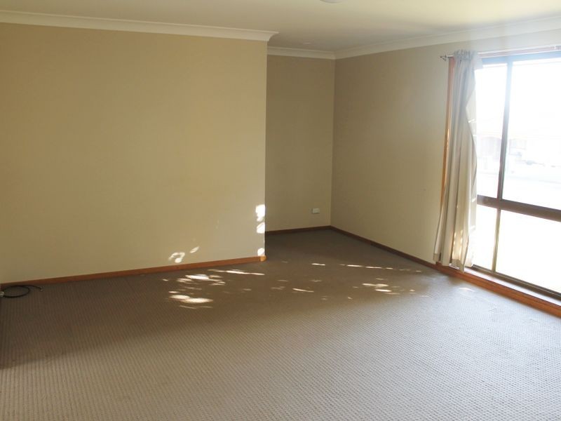 7 Kestrel Avenue, Old Bar NSW 2430