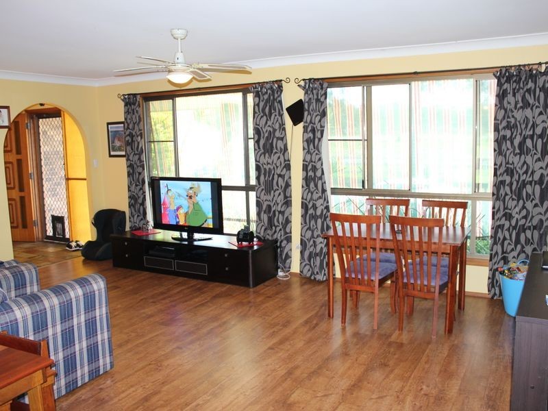 27 Lawson Crescent, Taree NSW 2430