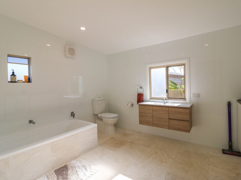 111 Edinburgh Drive, Taree NSW 2430