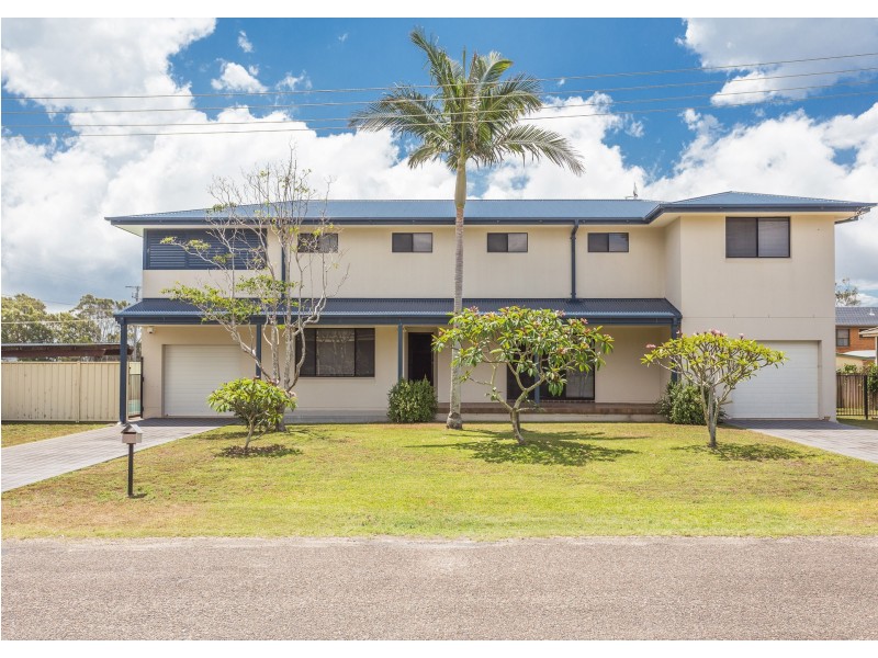 6 Banksia Close, Manning Point NSW 2430