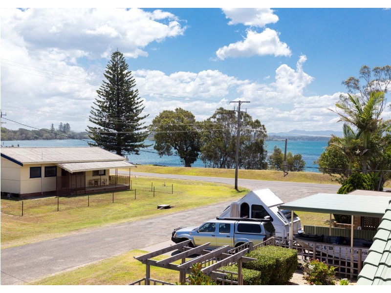 6 Banksia Close, Manning Point NSW 2430