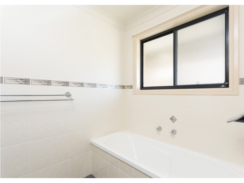 3 John Armstrong Close, Taree NSW 2430