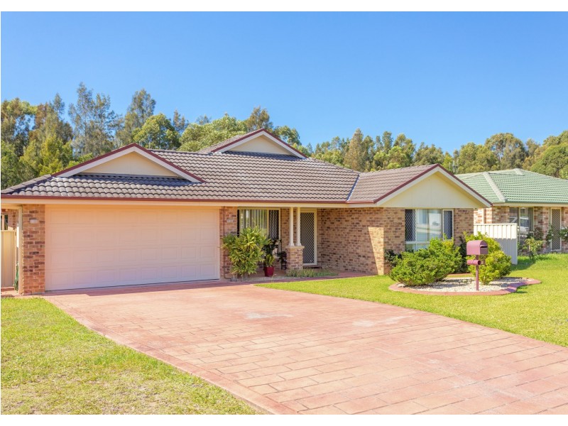 27 Ivy Crescent, Old Bar NSW 2430