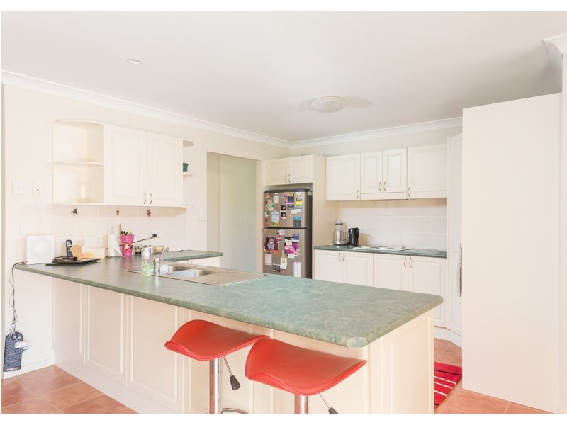 27 Ivy Crescent, Old Bar NSW 2430