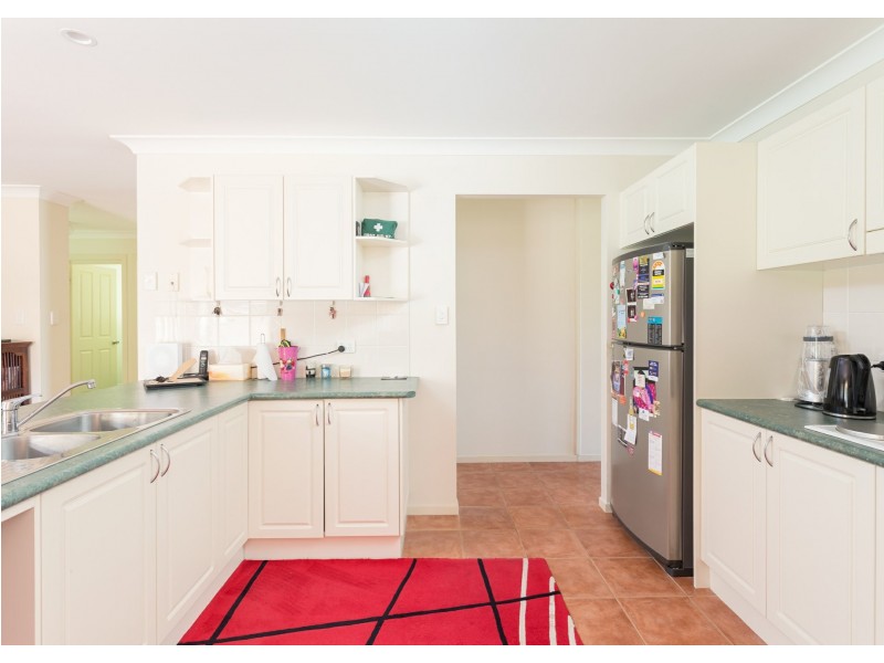 27 Ivy Crescent, Old Bar NSW 2430