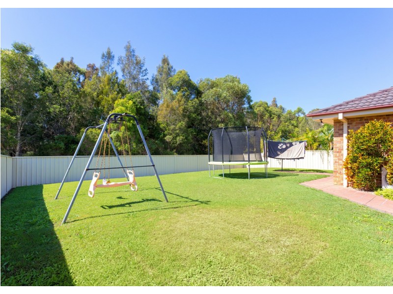 27 Ivy Crescent, Old Bar NSW 2430