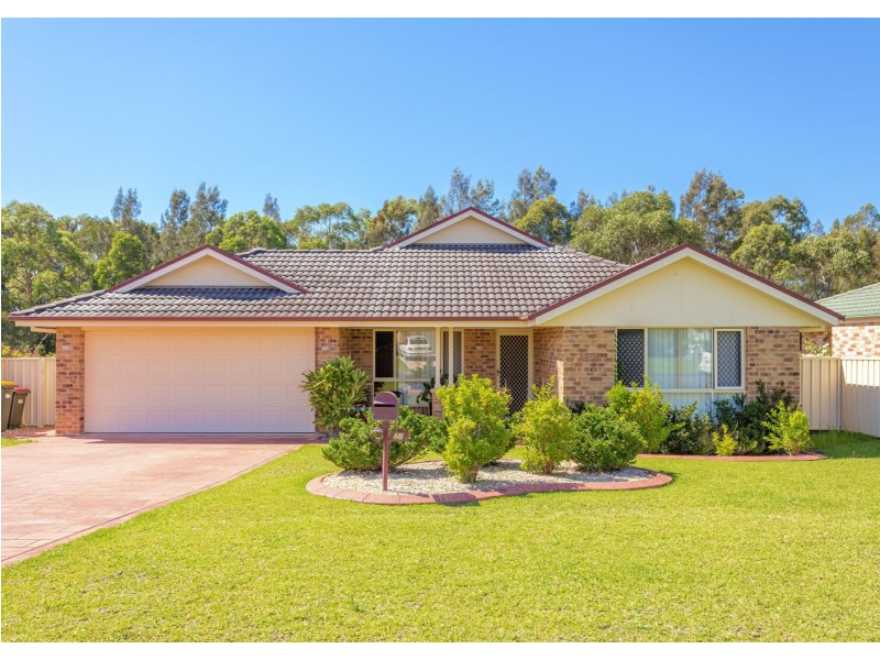 27 Ivy Crescent, Old Bar NSW 2430